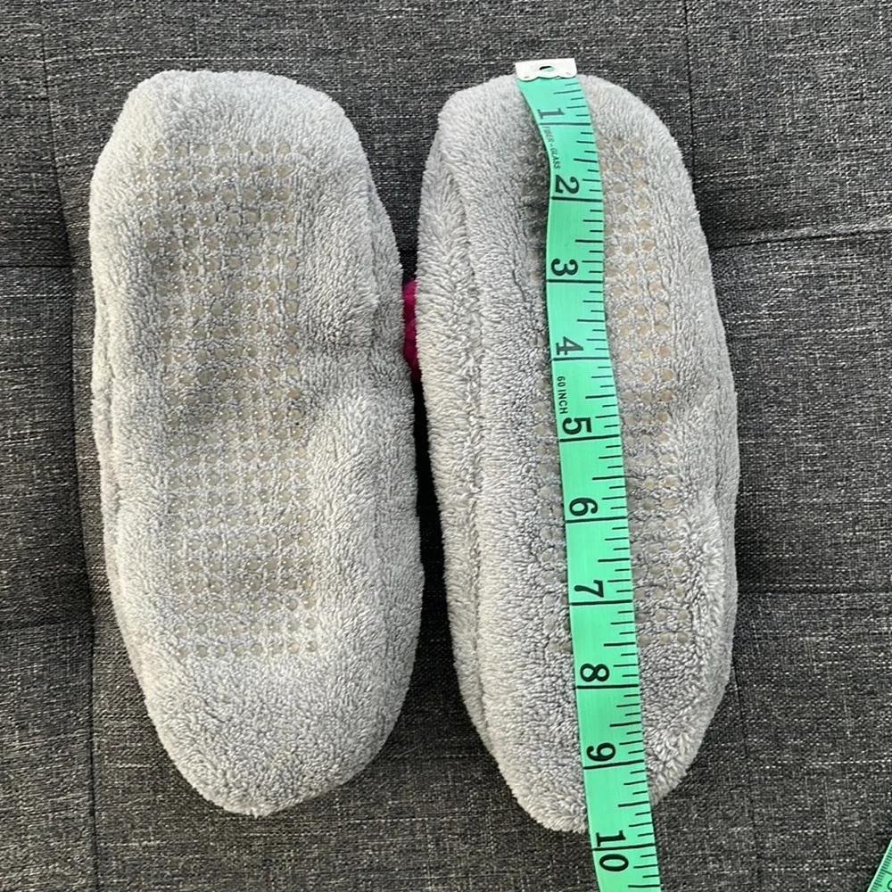 Gray Slippers with Pink Puffballs sz 6